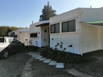 Casa en arriendo mensual en Avda. Los Laureles #2950, Limache, Limache - 2 dormitorios, 2 baños
