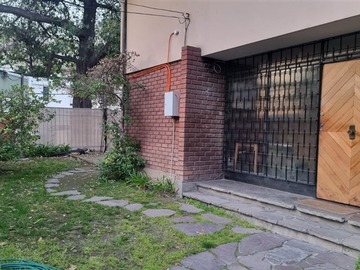 Local Comercial en arriendo mensual en Las Hualtatas / Vespucio, Vitacura