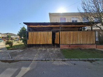 Casa en arriendo mensual en Lirio de los Valles 8551, Renca - 3 dormitorios, 2 baños