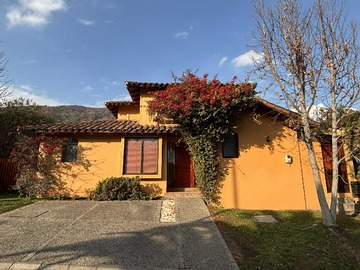 Casa en venta en Casa con amplio jardin y piscina (170091), Huechuraba - 4 dormitorios, 4 baños