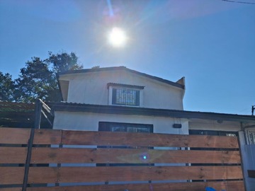 Casa en venta en Villa parque, Villa Alemana - 6 dormitorios, 2 baños