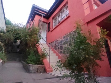 Casa en venta en Av Perú con Elcira Lemus, Recoleta - 3 dormitorios, 3 baños