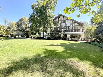 Casa en venta en Colegio Mayflower- El Huinganal, Lo Barnechea - 6 dormitorios, 4 baños