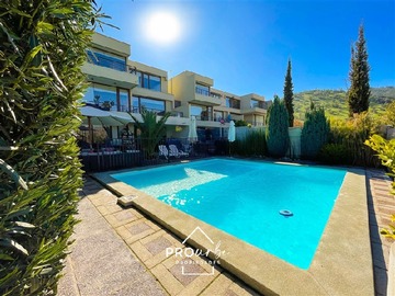 Casa en venta en Huinganal, Lo Barnechea - 4 dormitorios, 3 baños