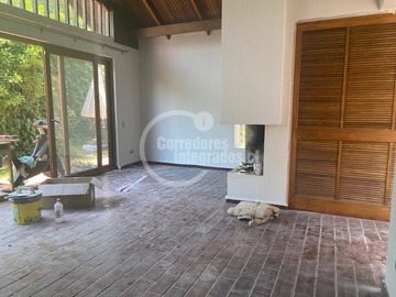 Casa en arriendo mensual en El Apostol/ Cardenal Newman, Las Condes - 4 dormitorios, 3 baños