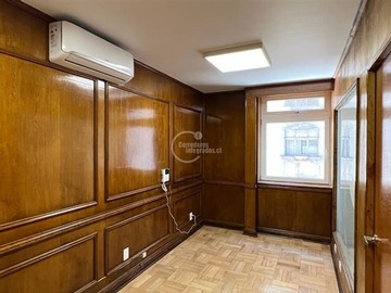 Oficina en arriendo mensual en Huerfanos-bandera, Santiago - 3 dormitorios, 2 baños