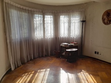 Casa en venta en Amplia casa Ñuñoa (8078), Ñuñoa - 4 dormitorios, 3 baños