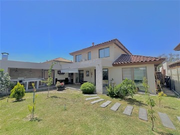 Casa en venta en Condominio las calandrias, Colina - 4 dormitorios, 3 baños