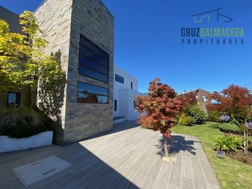 Casa en venta en Casa de 650 m2 con piscina temperada - Lomas de Coihuin, Puerto Montt - 8 dormitorios, 6 baños