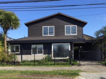 Local Comercial en venta en Amplia casa en Av. Volcán Puntiagudo - Sol de Oriente, Puerto Montt - 5 dormitorios, 5 baños