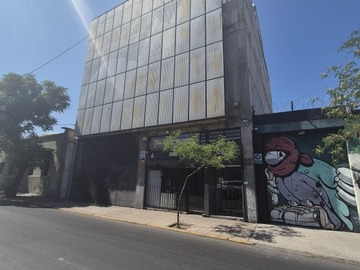 Bodega en arriendo mensual en Libertad/ esperanza, Santiago - 12 dormitorios, 6 baños