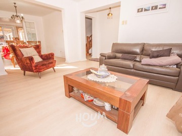 Casa en venta en Santa Mónica, La Cisterna - 6 dormitorios, 3 baños