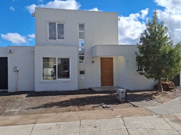 Casa en arriendo mensual en Casa con diseño Moderno (176118), Padre Hurtado - 3 dormitorios, 3 baños