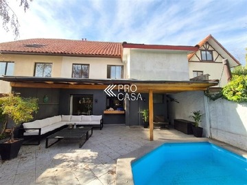 Casa en arriendo mensual en San Carlos de Apoquindo, Las Condes - 4 dormitorios, 3 baños