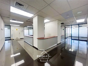 Oficina en arriendo mensual en Alameda a la altura de torre Entel entre San Martin y Tucapel Jiménez, Santiago - 11 dormitorios, 6 baños