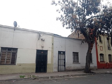 Terreno en venta en Casa Amplia de 320 m2 Rafael Sotomayor/Metro Cumming, Santiago - 14 dormitorios, 6 baños