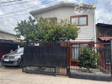 Casa en venta en Las frutillas a dos cuadras del centro de quilicura y del metro, Quilicura - 4 dormitorios, 2 baños