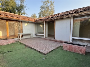 Casa en arriendo mensual en Casa en Arriendo en Av. Vitacura / Las Hualtatas - 5 dormitorios, 5 baños
