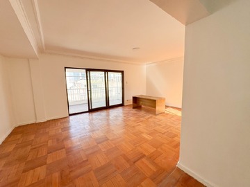 Oficina en arriendo mensual en Cercano a miraflores con huérfanos, Santiago - 4 dormitorios, 2 baños