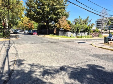 Terreno en venta en Amplio Terreno en Arturo Ureta, Vitacura! (140745), Santiago