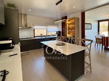 Casa en venta en Casa en Venta en Las Brisas, Nueva (173486), Colina - 5 dormitorios, 5 baños
