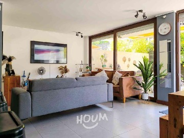 Casa en venta en Arquitecto Ictinos, Las Condes - 4 dormitorios, 3 baños