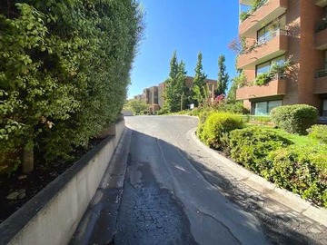 Departamento en venta en Gran Dpto. con Jardín ( Sta Maria Manquehue (110406), Vitacura - 5 dormitorios, 5 baños