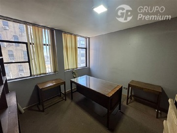 Oficina en arriendo mensual en Monseñor sotero del rio 309, santiago centro excelente oficina con 3 despachos, Santiago - 3 dormitorios, 1 baño