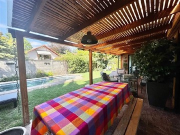 Casa en arriendo mensual en Los Trapenses, Lo Barnechea - 4 dormitorios, 3 baños
