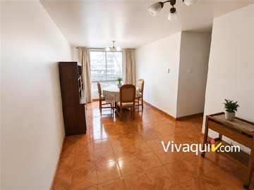 Departamento en venta en A metros de estación Irarrrazaval, Ñuñoa - 4 dormitorios, 2 baños