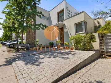 Casa en venta en Maria Monvel 2022, La Reina - 5 dormitorios, 4 baños
