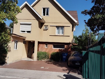 Casa en arriendo mensual en Quilin Norte/ Consistorial, Peñalolén - 5 dormitorios, 5 baños