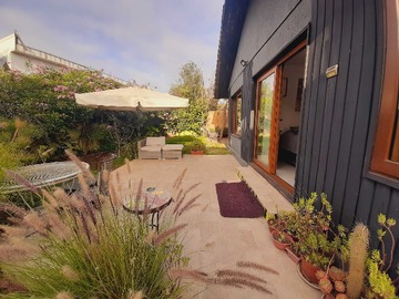 Casa en venta en Acogedora y luminosa casa en Los Romeros (88174), Concón - 4 dormitorios, 2 baños