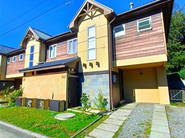 Casa en venta en Condominio los robles ii, Pucón - 4 dormitorios, 3 baños