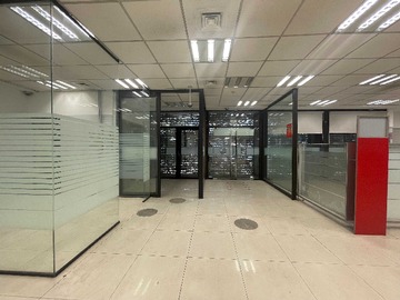 Local Comercial en arriendo mensual en Oportunidad Única de Inversión Rentable (168339), Santiago - 4 baños