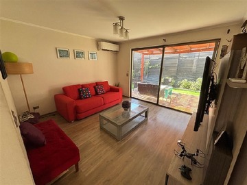 Casa en venta en Camino de la viña 1547 huechuraba, Huechuraba - 4 dormitorios, 3 baños