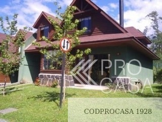 Casa en arriendo mensual en A 5 minutos del centro - -, Pucón - 4 dormitorios, 2 baños
