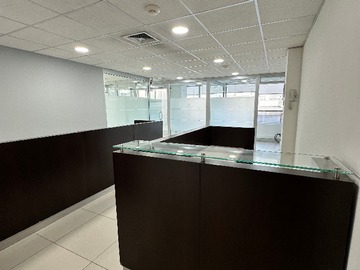 Oficina en arriendo mensual en Oficina de 108 M en Providencia Edificio la Concepción - 6 dormitorios, 2 baños