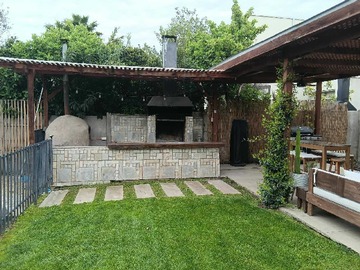 Casa en arriendo mensual en Conectividad y Entorno Ideal para Tu Familia (184045), Colina - 3 dormitorios, 3 baños