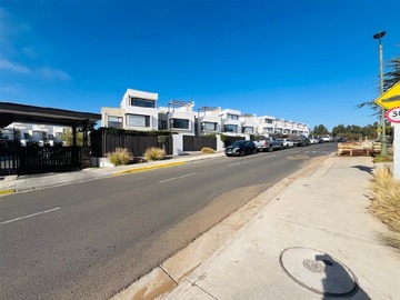 Casa en venta en Lomas de Montemar, Concón - 3 dormitorios, 3 baños