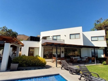 Casa en venta en Espectacular casa 4 dormitorios escritorio servicios piscina, Colina - 6 dormitorios, 5 baños