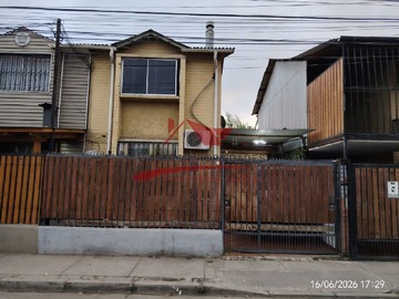 Casa en venta en Casa de Dos Pisos con 3 Dormitorios, 2 Baños, Quilicura. - 3 dormitorios, 2 baños
