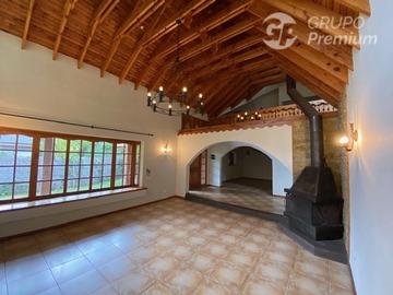 Casa en arriendo mensual en Los Nogales de Don Toribio Parcelación, Peñaflor - 4 dormitorios, 4 baños