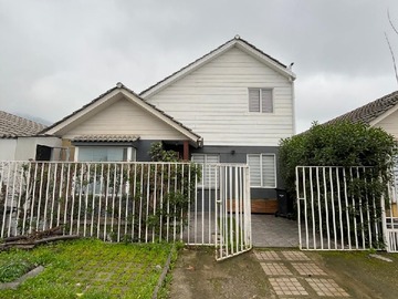 Casa en venta en Propiedad en Micro-Barrio en Pasaje Romaza Norte - 4 dormitorios, 2 baños