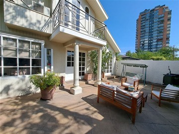 Casa en venta en Nuestra Señora del Rosario / Geronimo de Alderete, Las Condes - 5 dormitorios, 4 baños