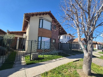 Casa en venta en Se Vende Hermosa Casa en Barrio Centro Nuevo, Machali - 4 dormitorios, 3 baños