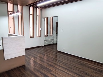 Oficina en arriendo mensual en Alonso ovalle paseo bulnes, Santiago - 6 dormitorios, 2 baños