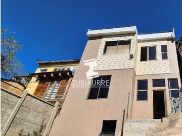 Casa en venta en Gonzalo Bofill, Quilpué - 7 dormitorios, 2 baños