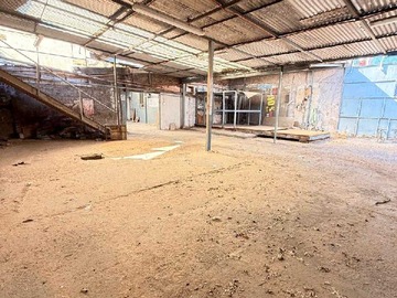 Terreno Industrial en venta en Espacioso Local Industrial con Galpones (130416), Renca - 2 baños
