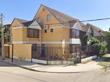 Casa en venta en El Jacaranda, Maipú - 5 dormitorios, 2 baños